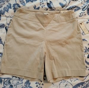 New with tag Dana Buchman khaki size medium stretchy Bermuda shorts slimming